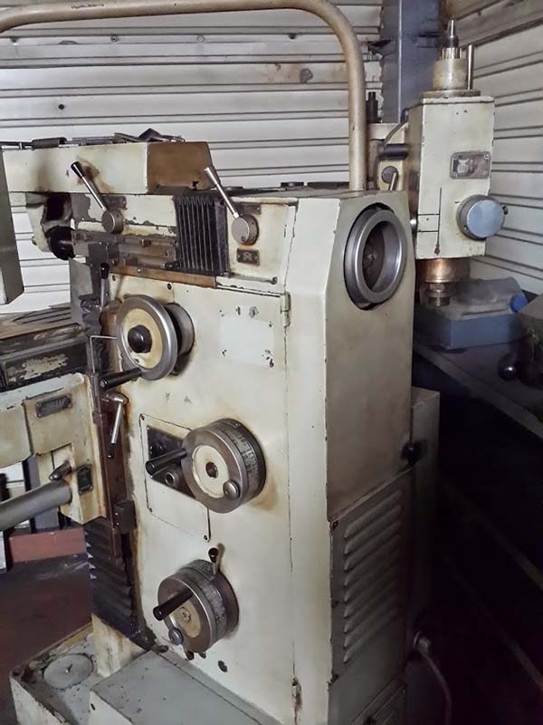 Загальний вигляд  широкоуніверсального фрезерного верстата 6А75в